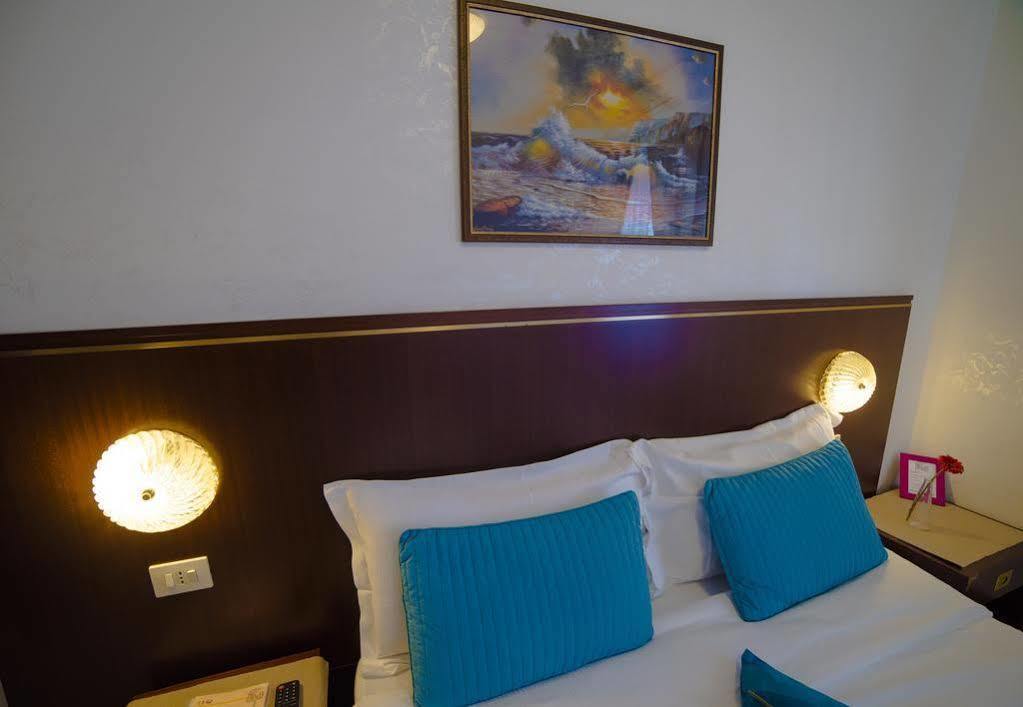 Galleria Frascati Rooms&Apartment Esterno foto