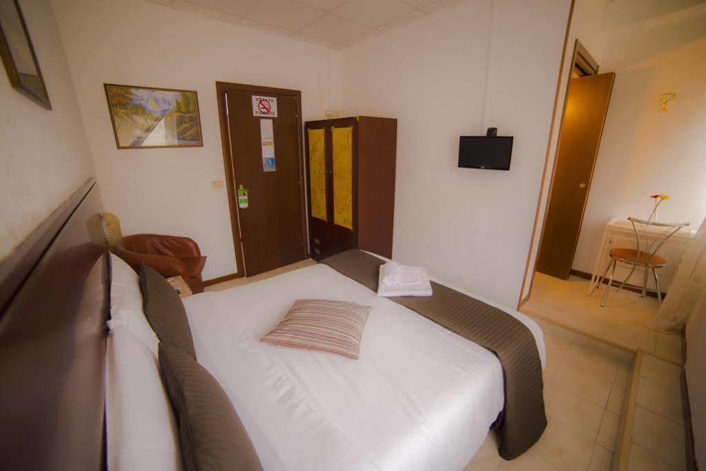 Galleria Frascati Rooms&Apartment Esterno foto